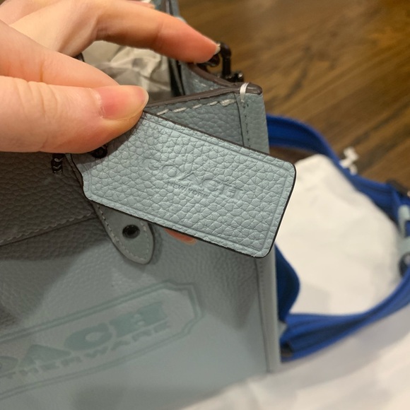 New Coach Field Tote Pebble Leather 22 Light Blue - Picture 11 of 15